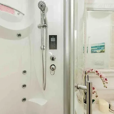 Bologna Luxe Haven *